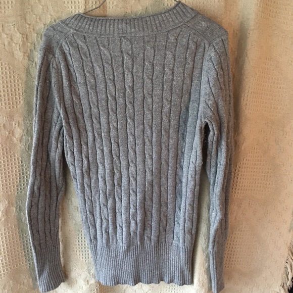 Women’s Gray Cable Knit Sweater Size Medium - Picture 6 of 8